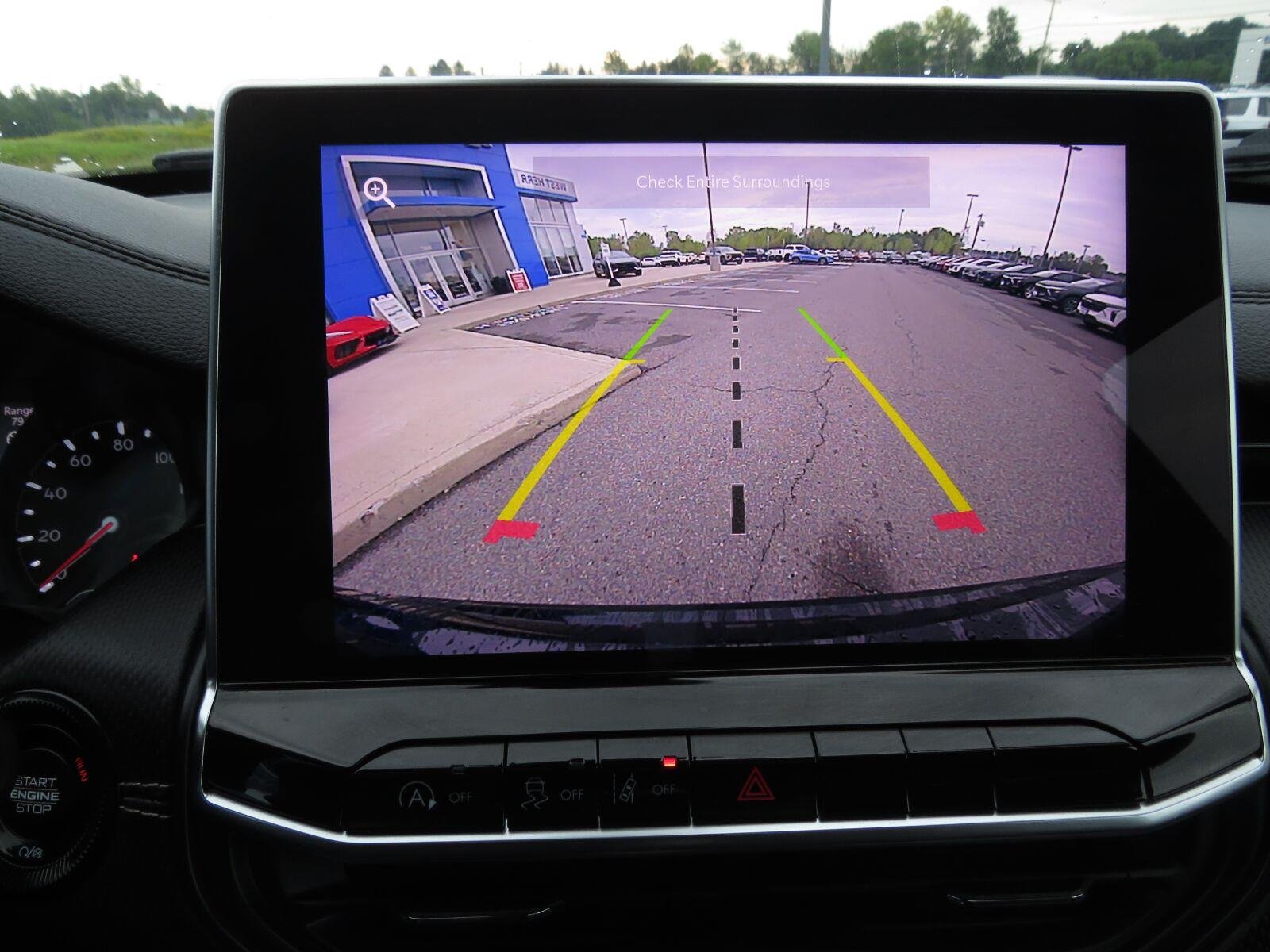 Used 2024 Diamond Black Crystal Pearlcoat Jeep Latitude image 27