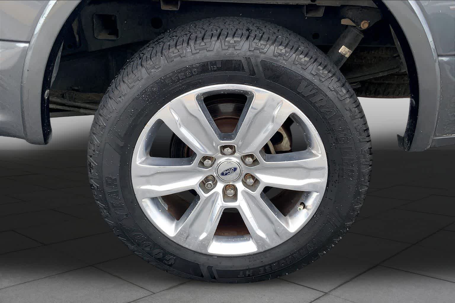 Used 2016 Magnetic Metallic Ford Platinum image 10