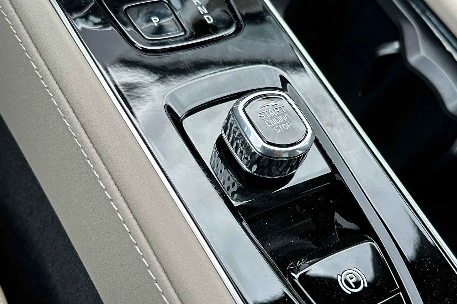 2026 Volvo XC90 Plus - Photo 23