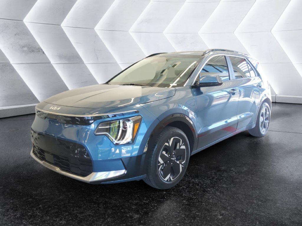 Certified Used 2025 Blue Kia Wind image 3