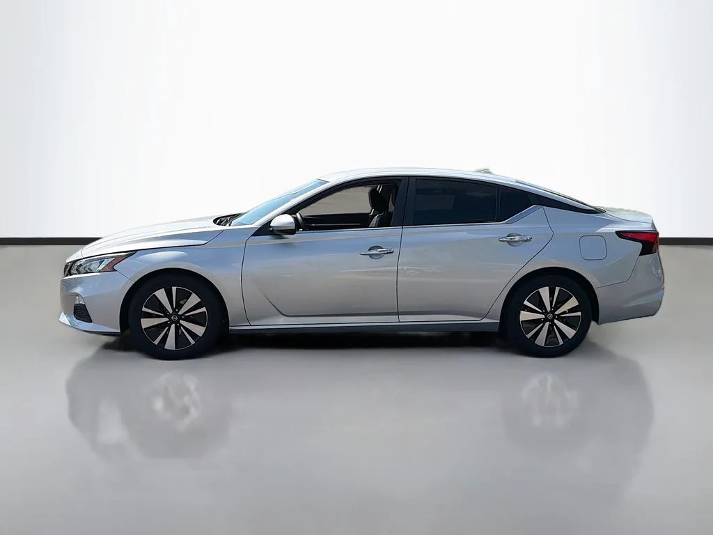 2022 Nissan Altima SV - Photo 9