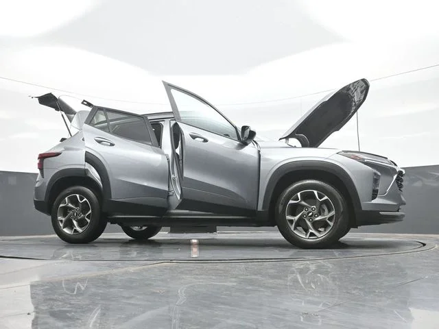 Used 2024 Gray Chevrolet LT image 31