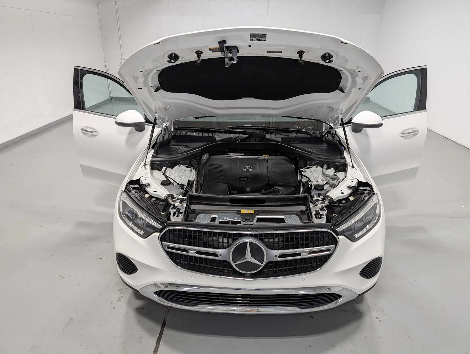 Used 2024 Polar White Mercedes-Benz GLC 300 image 13