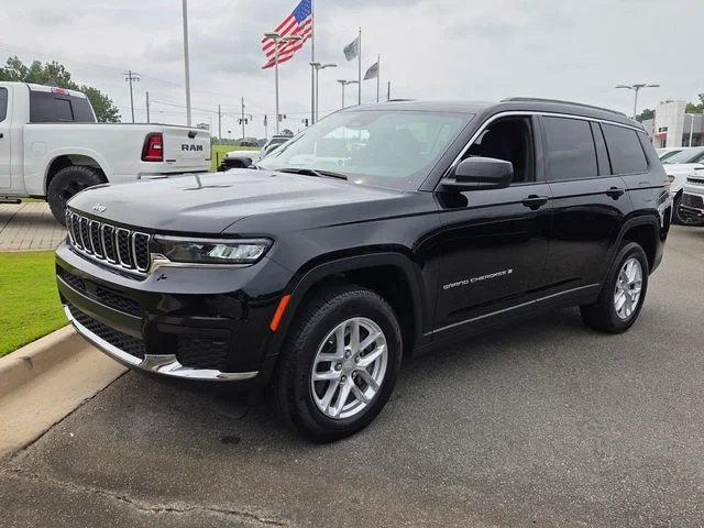 Used 2025 Black Jeep Laredo image 3