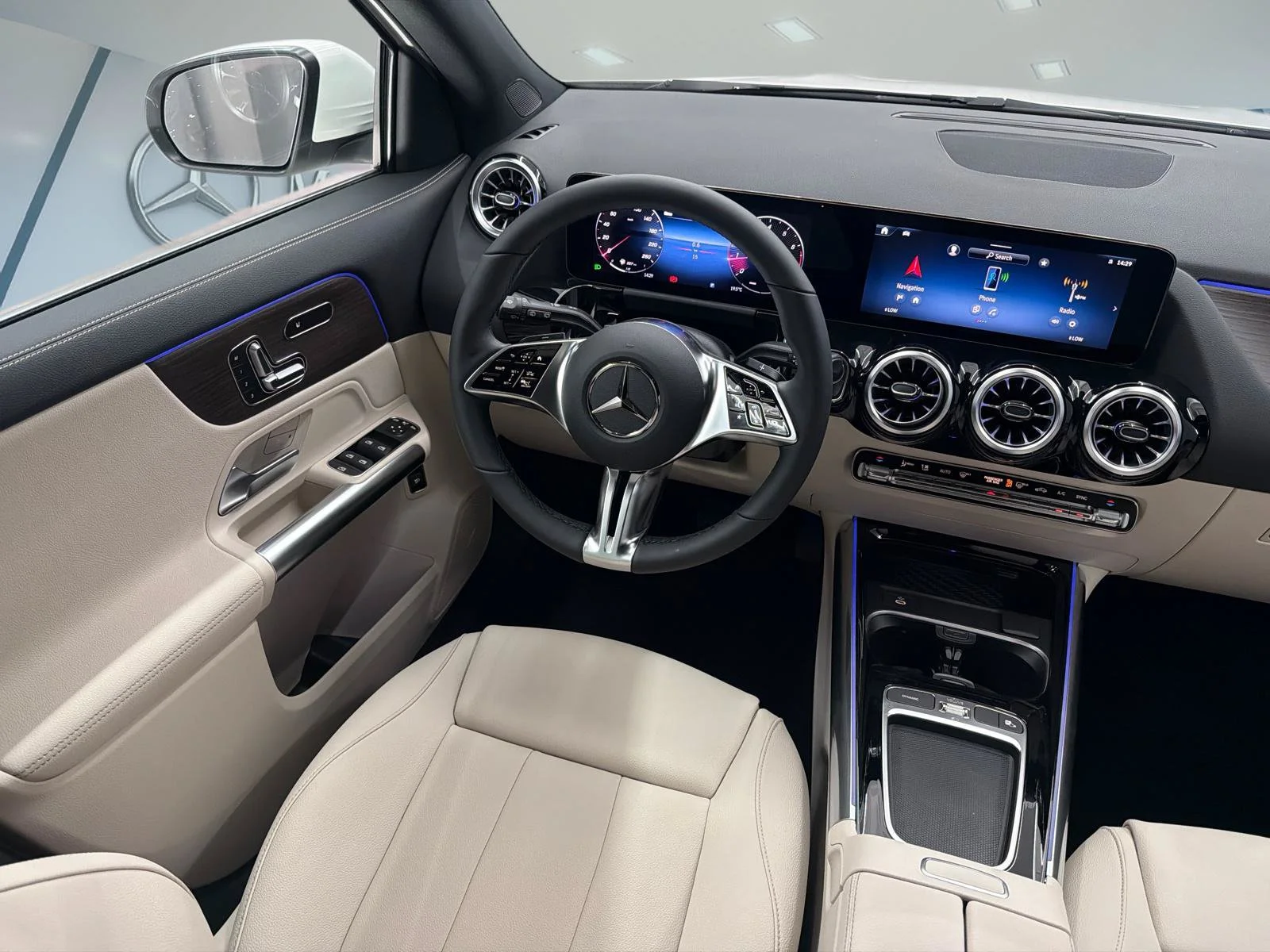 Used 2026 White Mercedes-Benz GLA 250 image 23