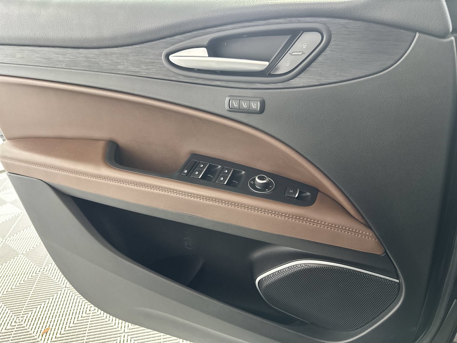 Used 2020 Black Alfa Romeo Base image 28