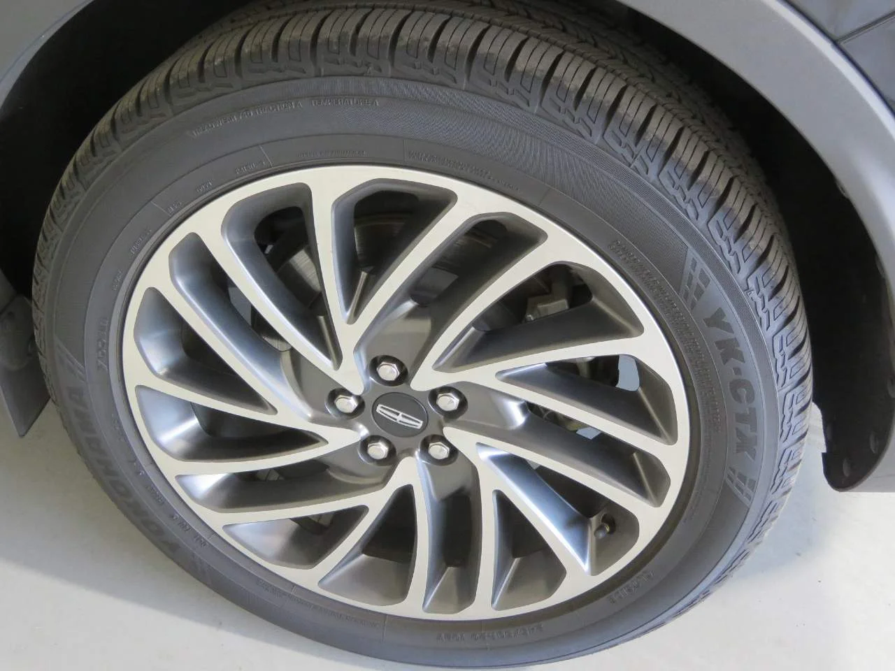 Used 2019 Infinite Black Lincoln Reserve image 9