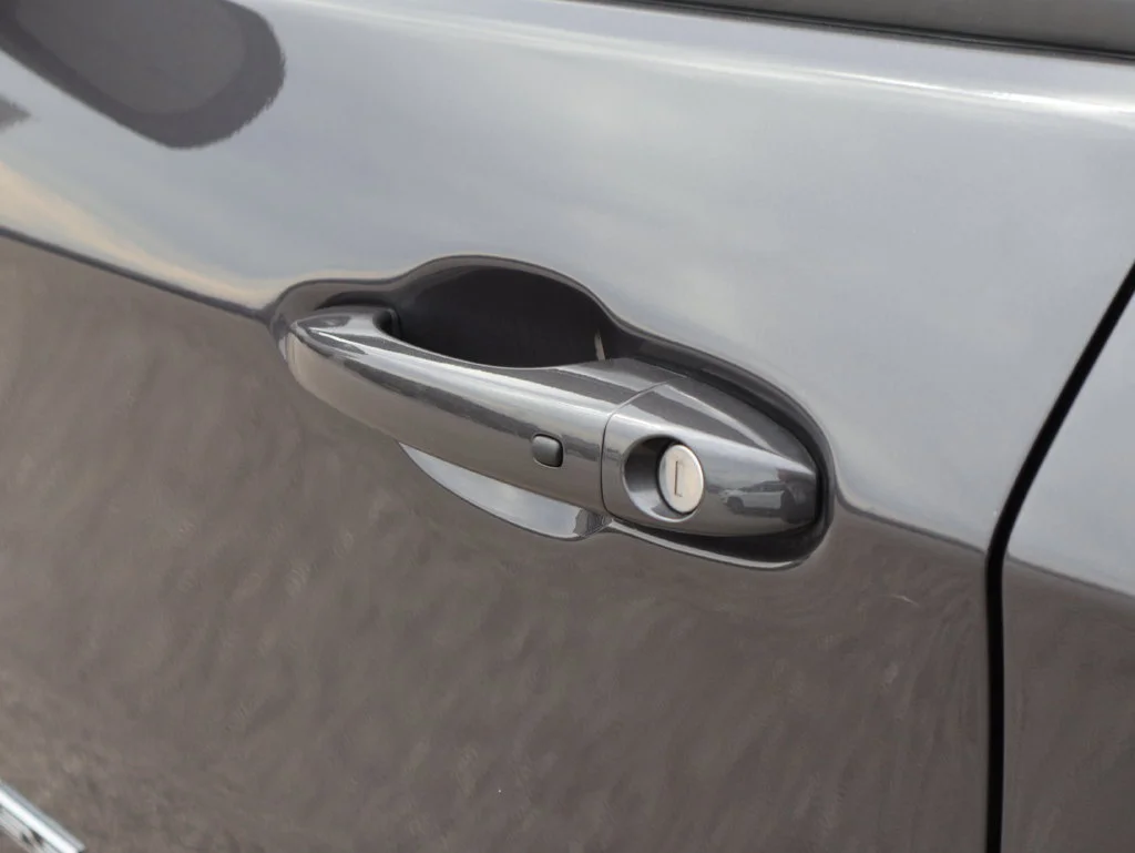 Used 2024 Gray Jeep Latitude Lux image 18