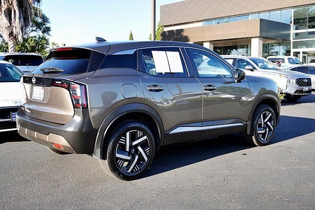 Used 2025 Brown Nissan SV image 7