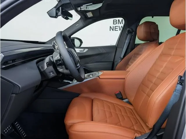 New 2027 Space Silver Metallic BMW  image 2