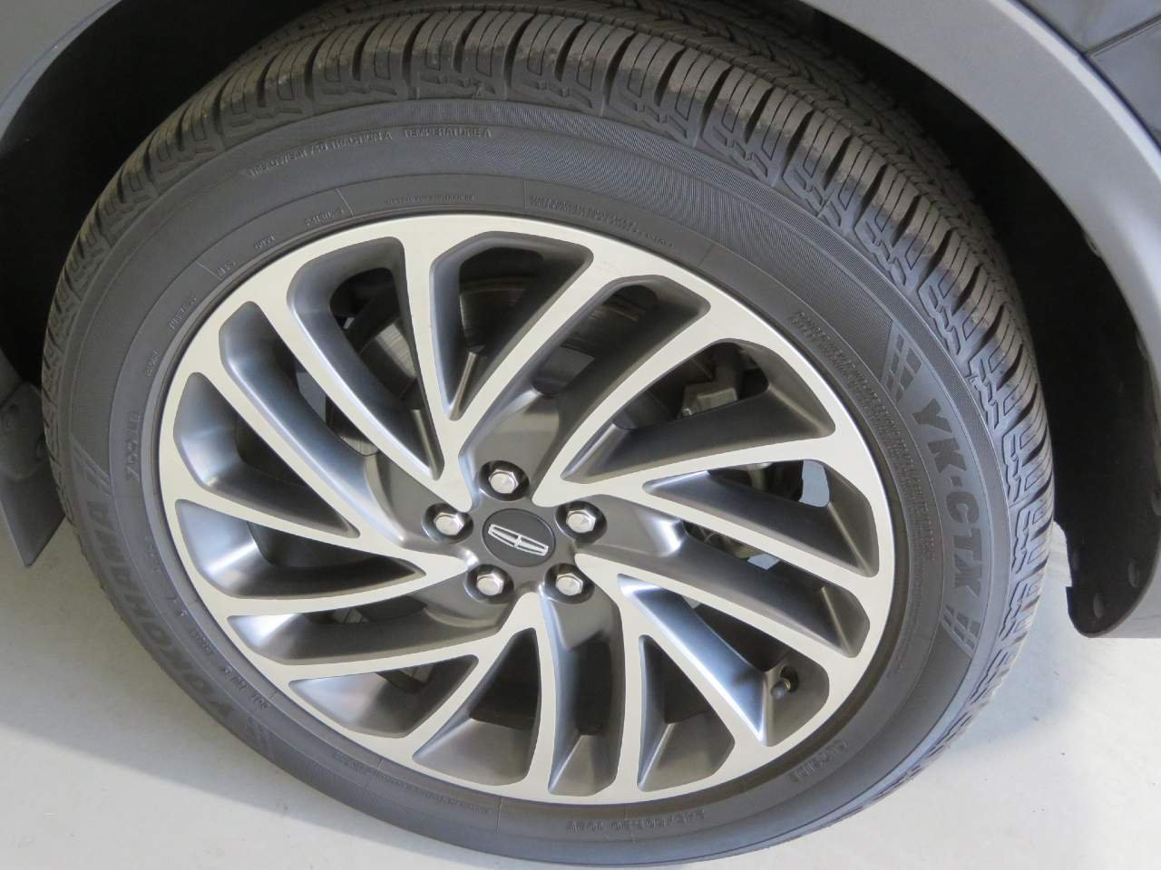Used 2019 Infinite Black Lincoln Reserve image 9
