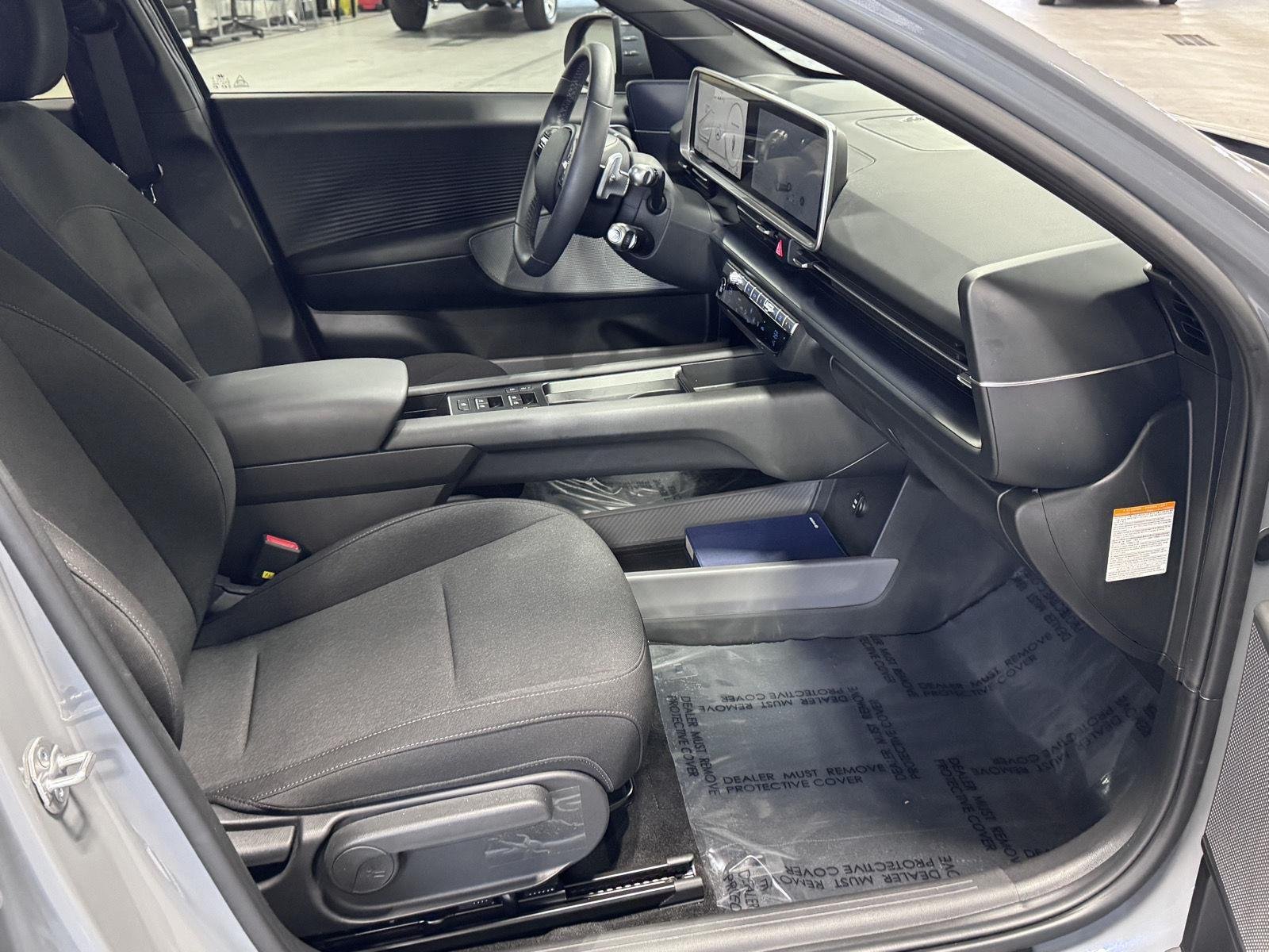 Certified Used 2025 Transmission Blue Hyundai SE image 17