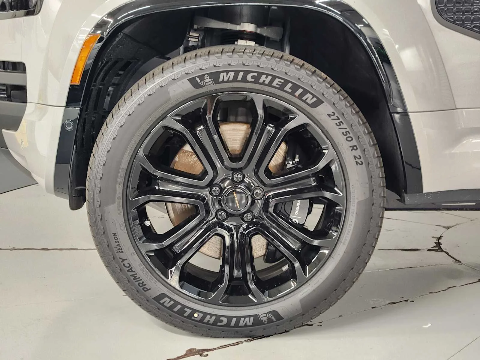 New 2026 Borasco Grey Metallic Land Rover OCTA image 14