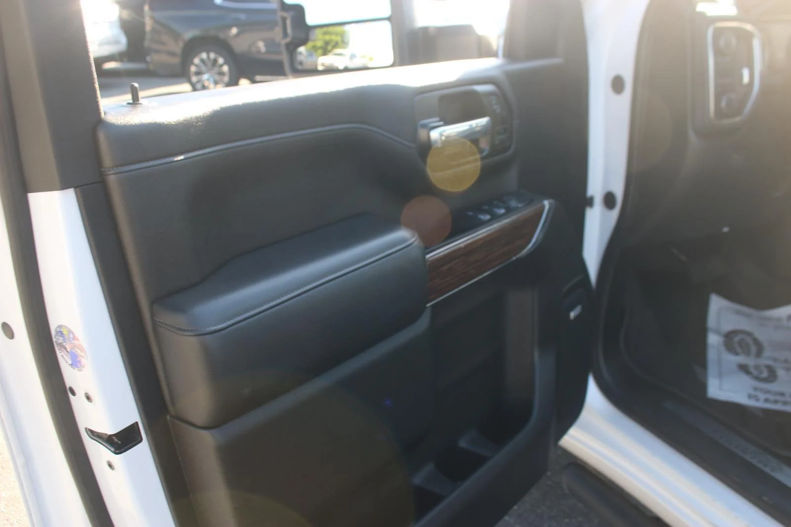 Used 2021 IRIDESCENT PEARL TRICOAT Chevrolet High Country image 15