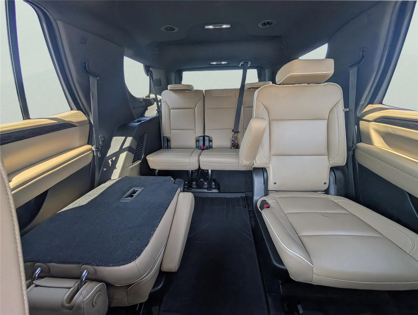 Used 2021 Iridescent Pearl Tricoat Chevrolet Premier image 13