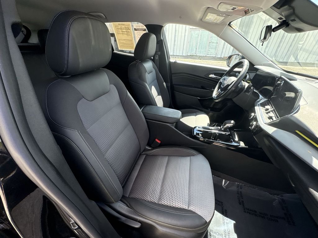 Used 2025 Black Chevrolet LT image 23