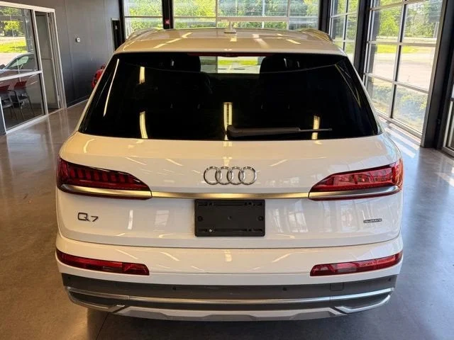 Used 2023 Glacier White Audi 55 Premium image 8