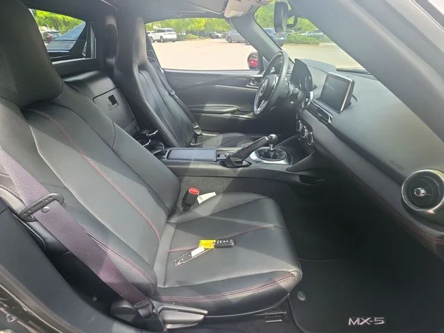Used 2017  Mazda Grand Touring image 25