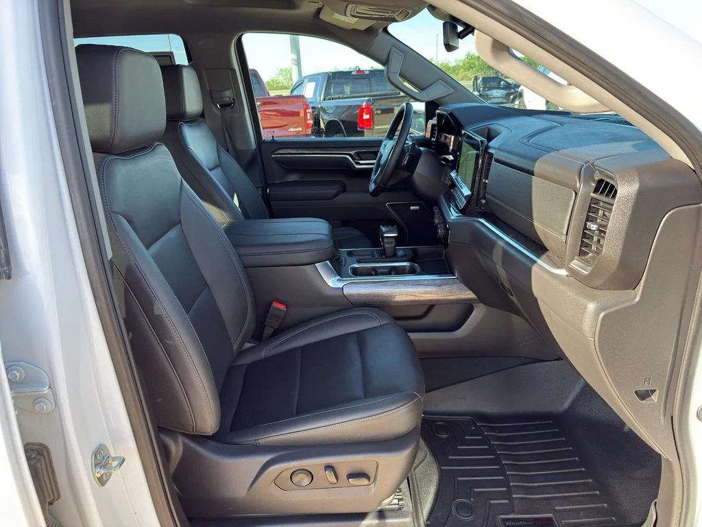 Used 2025 Summit White Chevrolet LTZ image 14