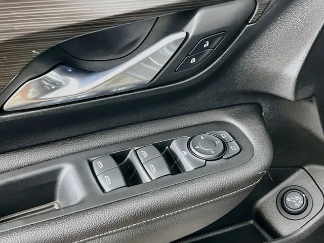 Used 2022 Black GMC SLE image 9