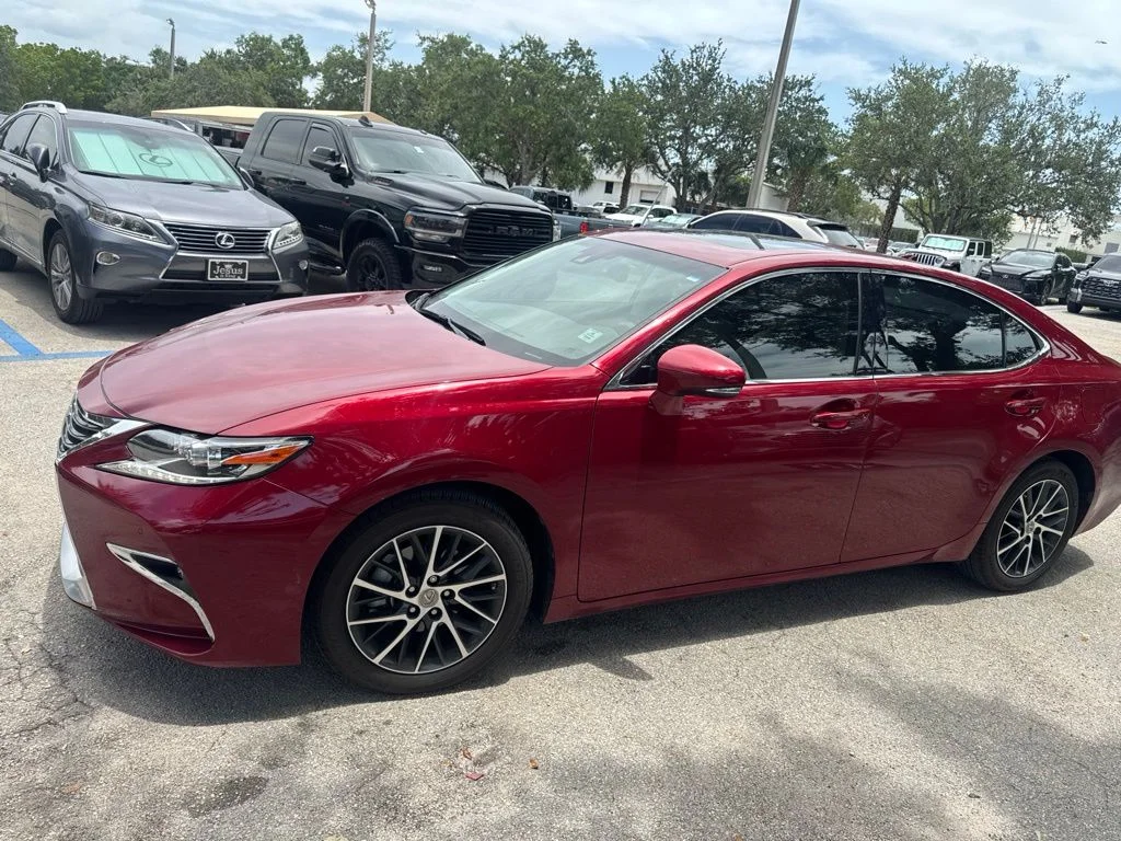 Used 2017 Red Lexus 350 image 3