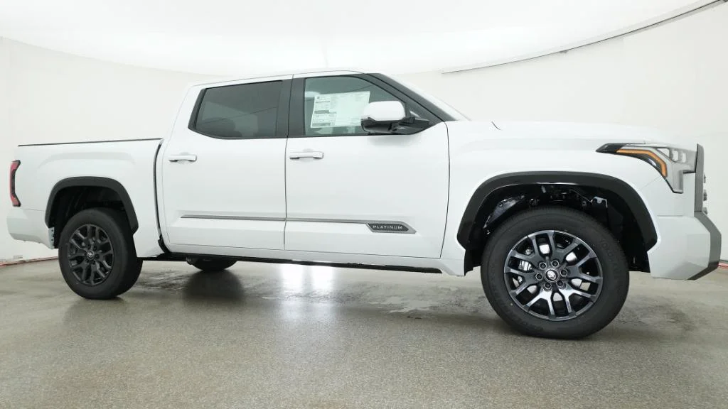 New 2026 Wind Chill Pearl Toyota Platinum image 25