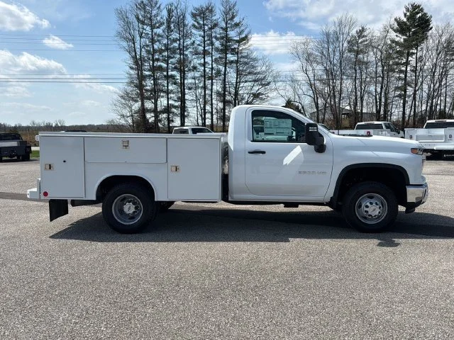 New 2026 Summit White Chevrolet Work Truck image 4