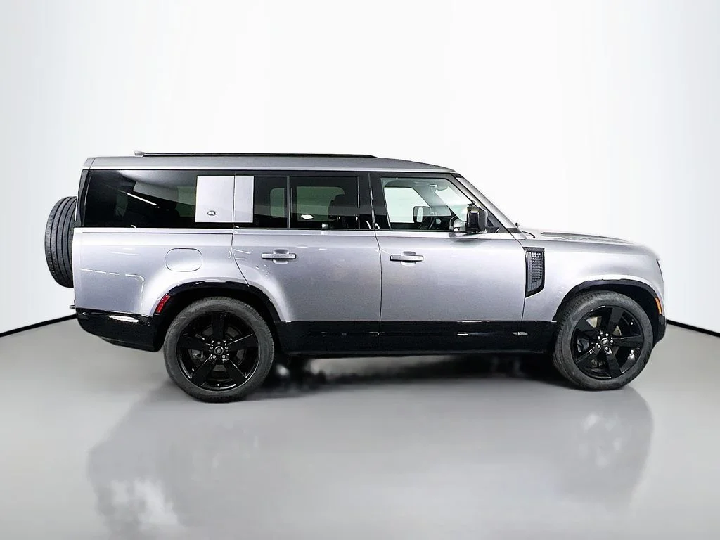 Used 2024 Eiger Gray Metallic Land Rover X-Dynamic SE image 4