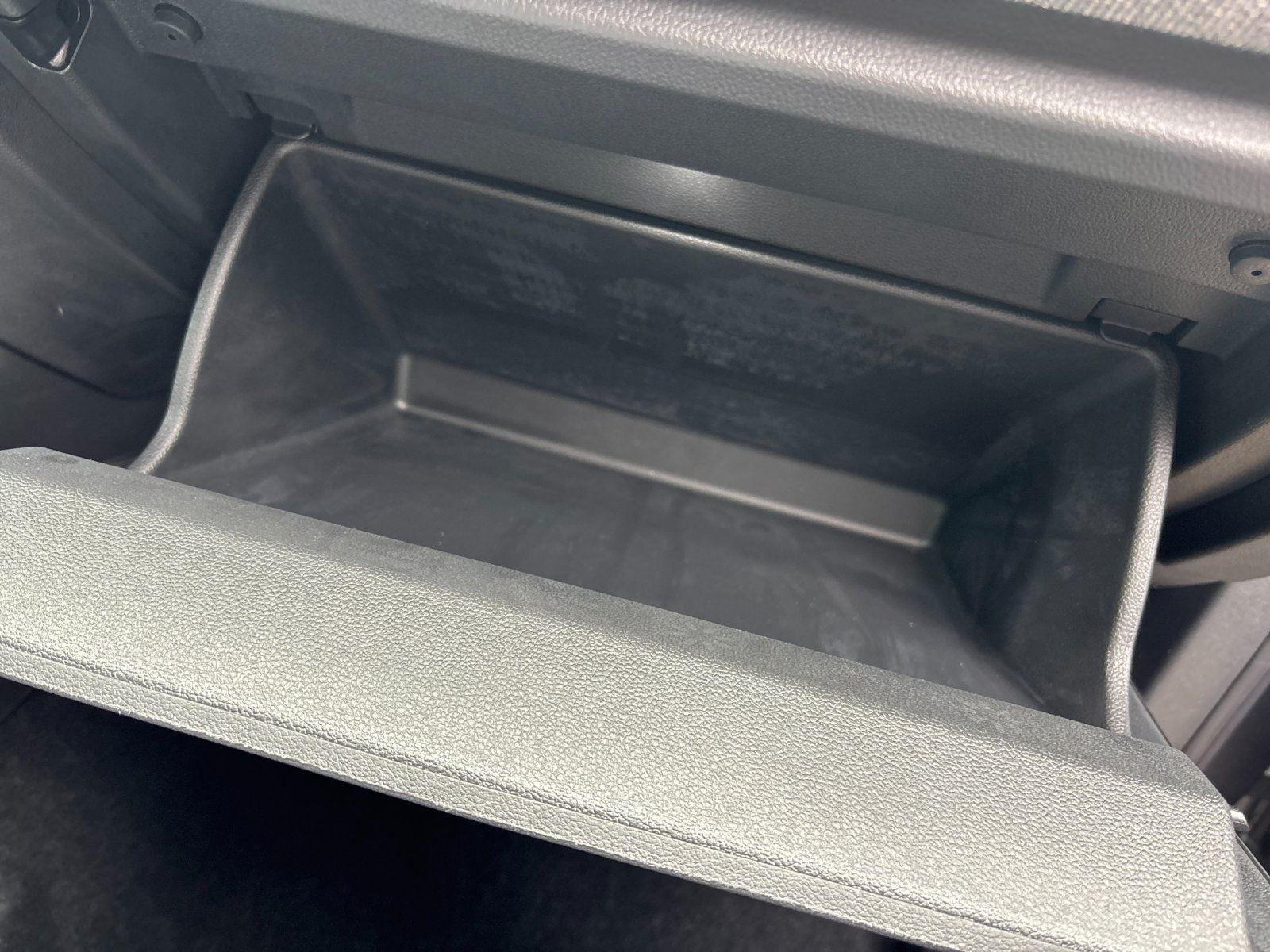 New 2026 Platinum Gray Metallic Volkswagen S image 40