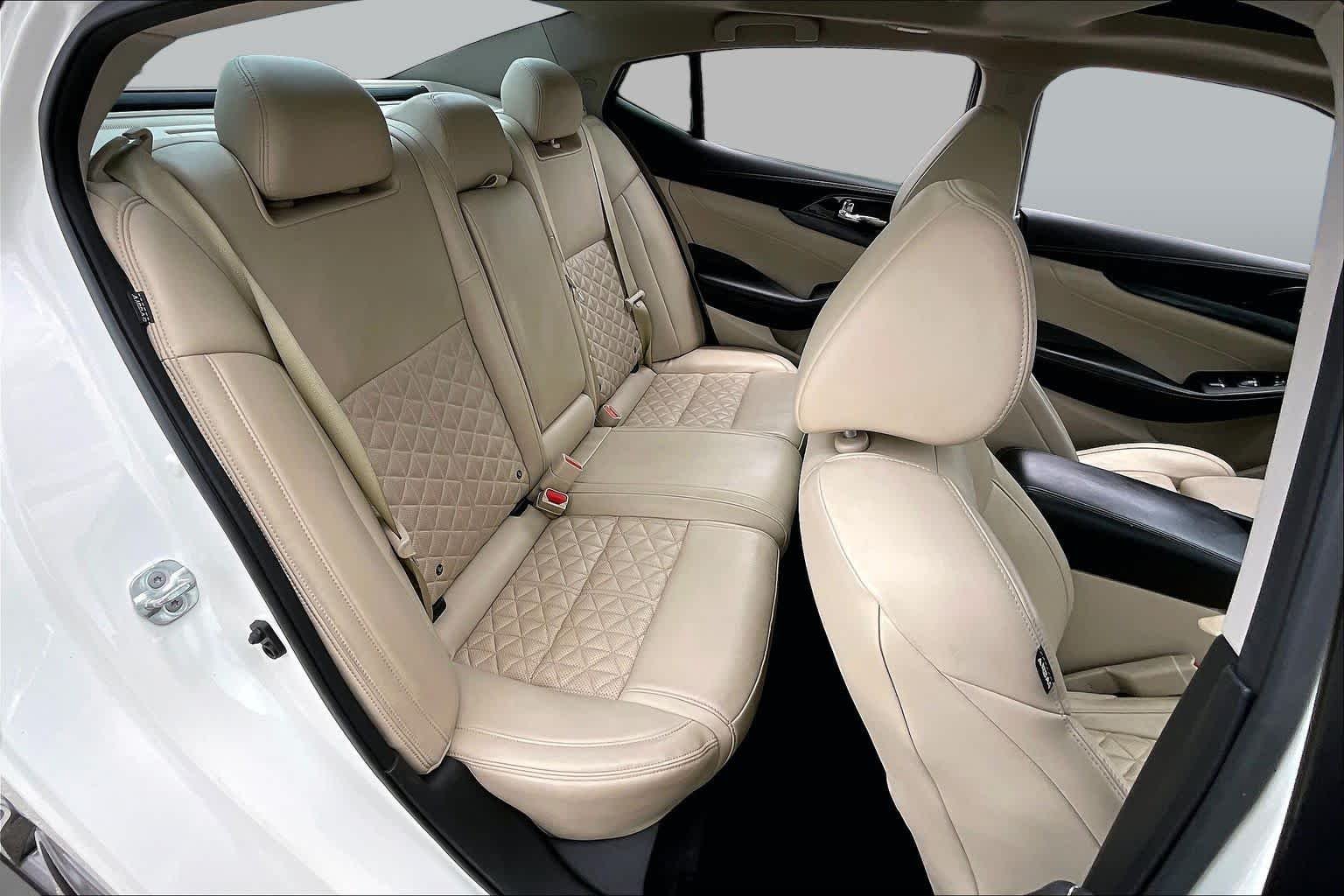 Used 2022 Pearl White Tricoat Nissan Platinum image 21