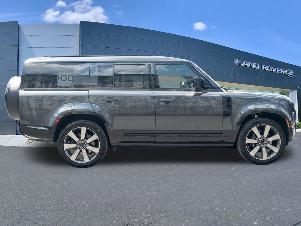 New 2026 Gray Land Rover V8 image 8