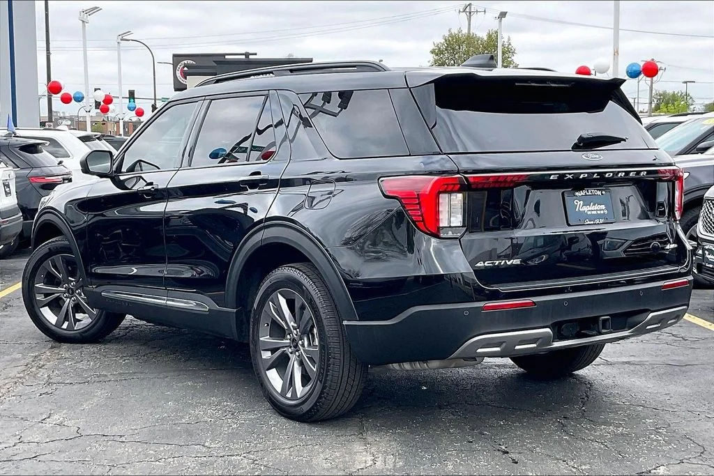 Used 2025 Black Metallic Ford Active image 9