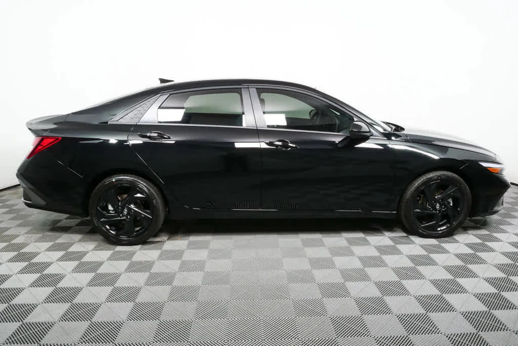 New 2026 Abyss Black Hyundai SEL Sport image 2