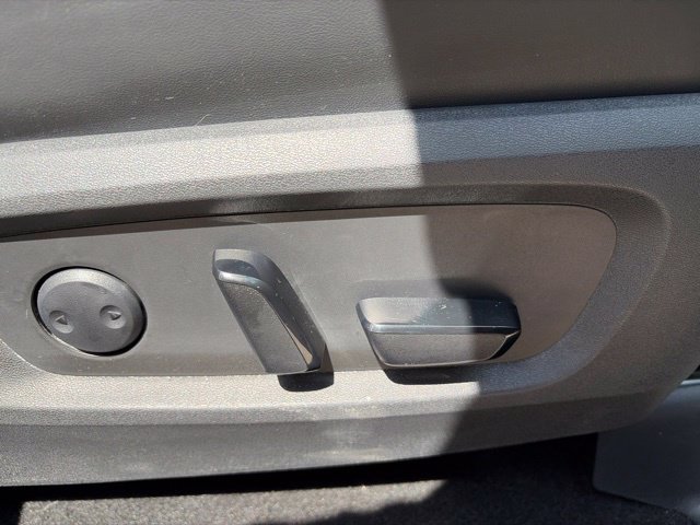 Used 2023 Beige Nissan Platinum image 16