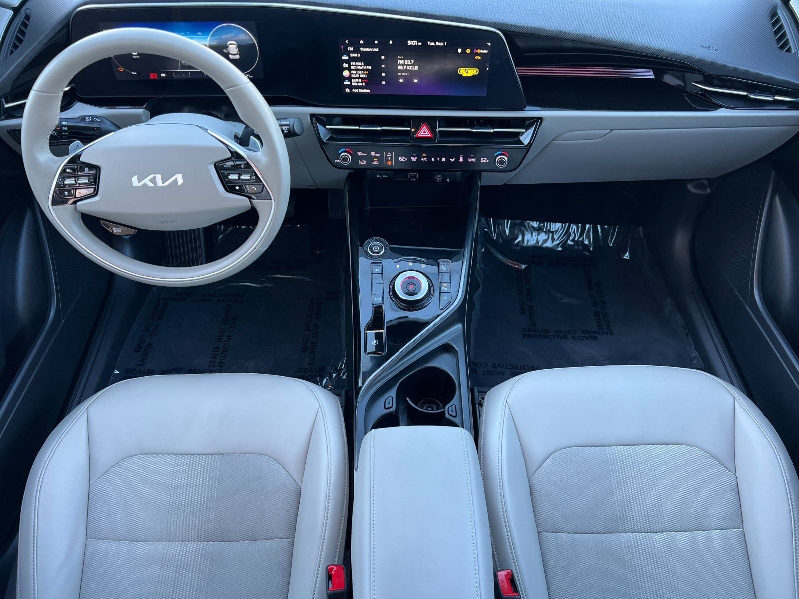 Certified Used 2023 Green Kia Wind image 12