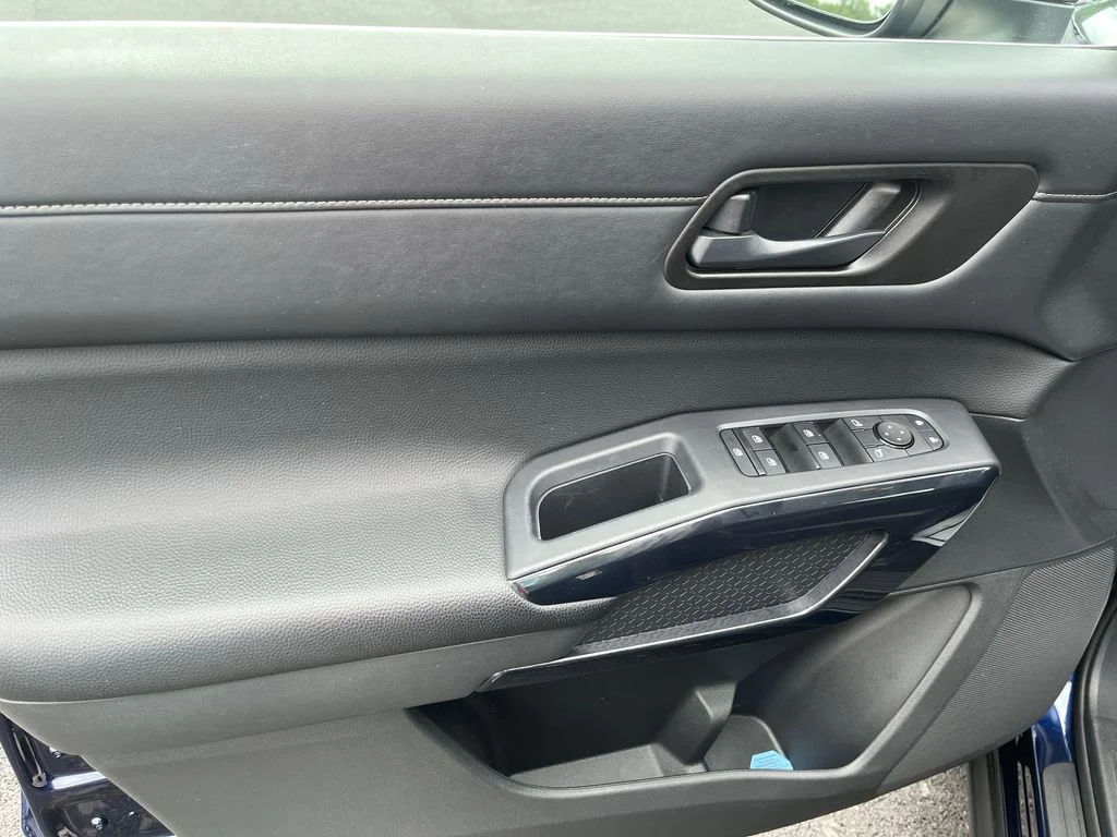 Used 2025 Blue Nissan SV image 13