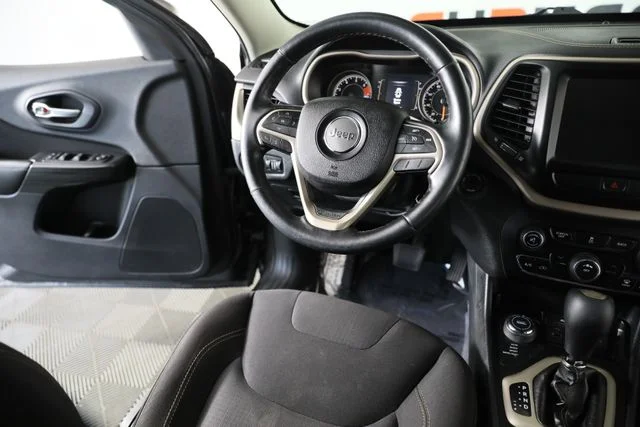 Used 2016 Gray Jeep Latitude image 23
