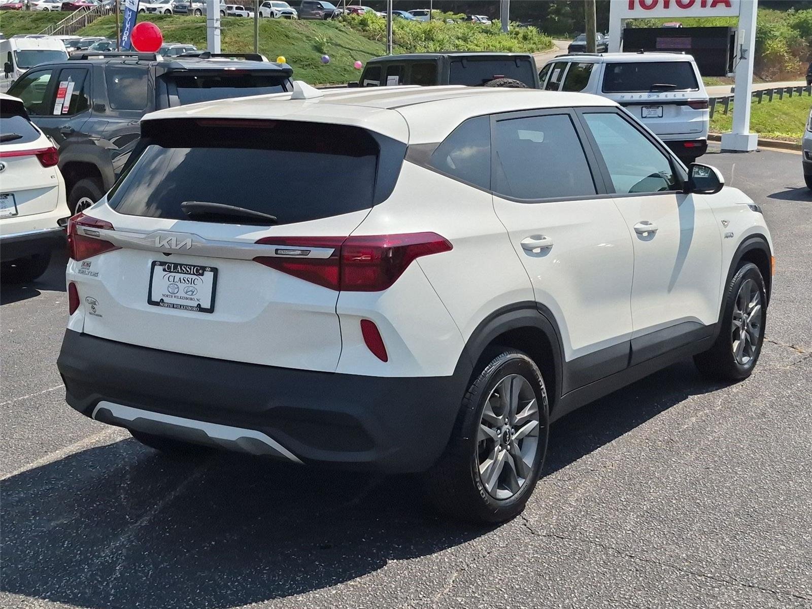 Used 2023 Snow White Pearl Kia LX image 5