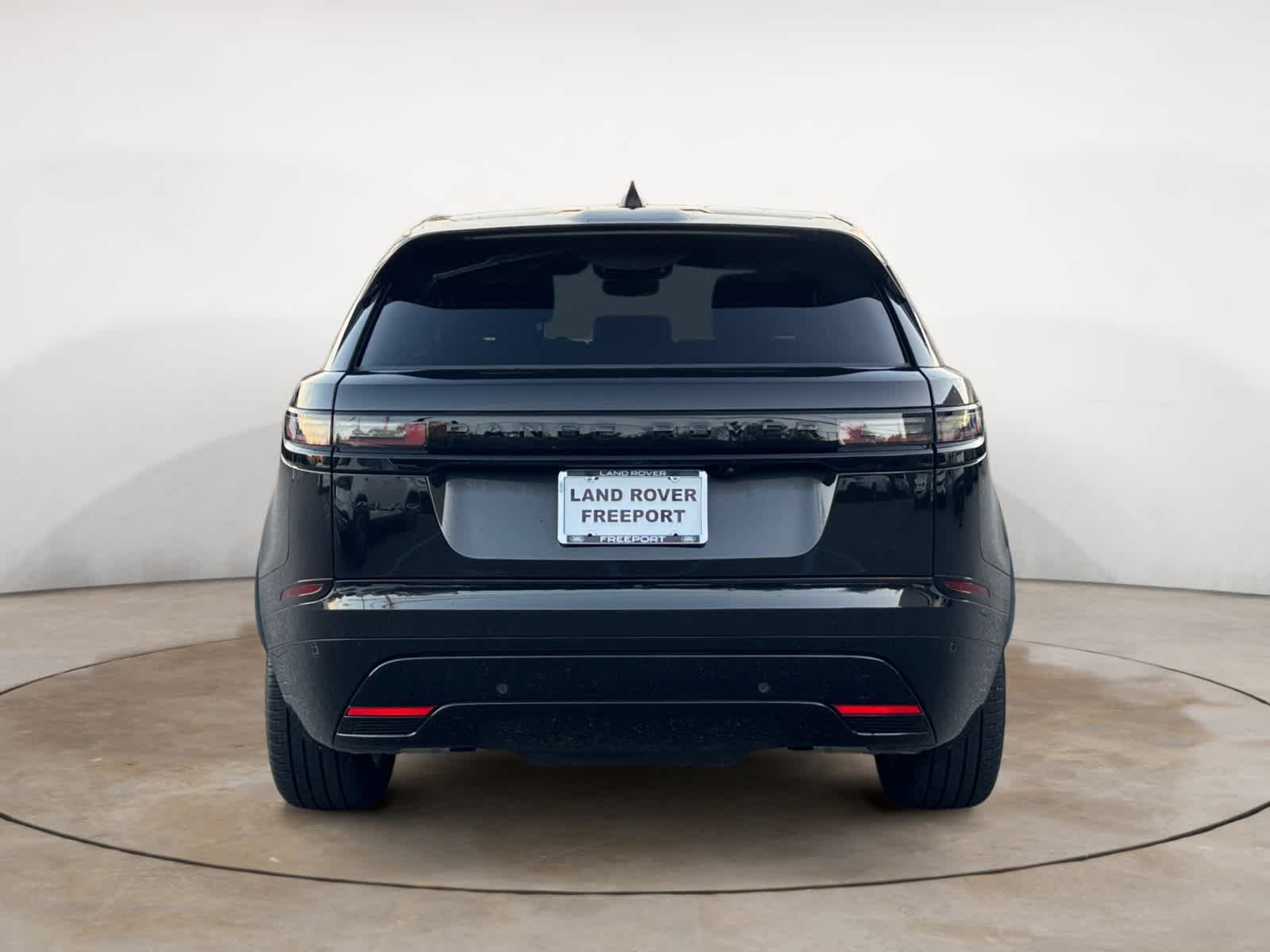 Used 2024  Land Rover Dynamic SE image 4