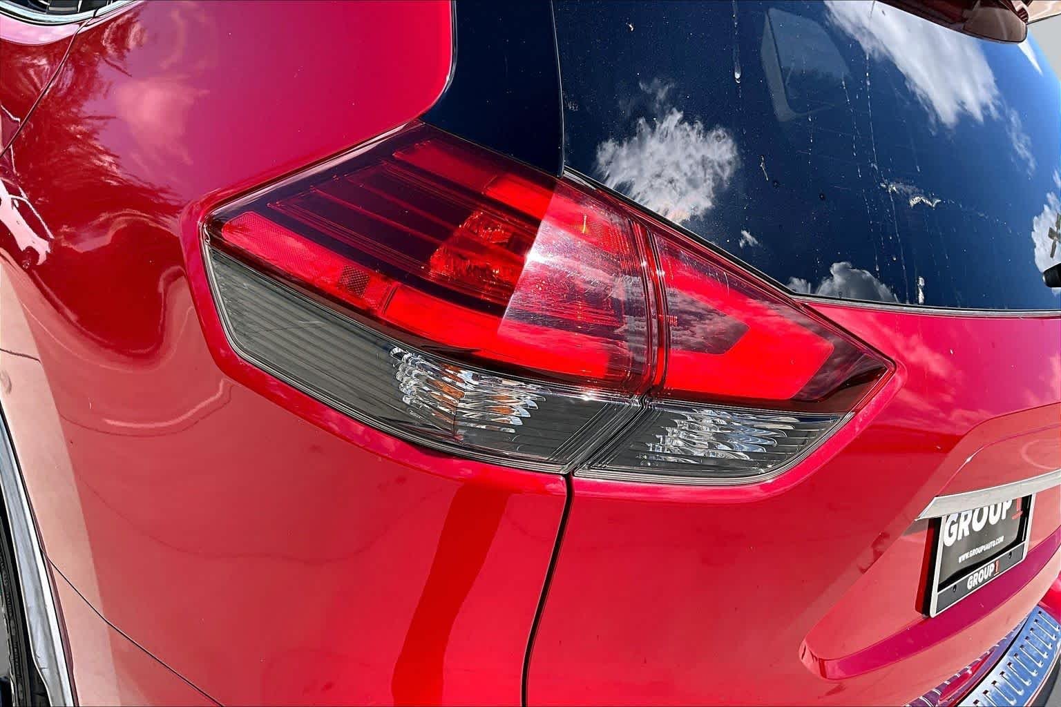 Used 2017 Palatial Ruby Nissan SL image 29