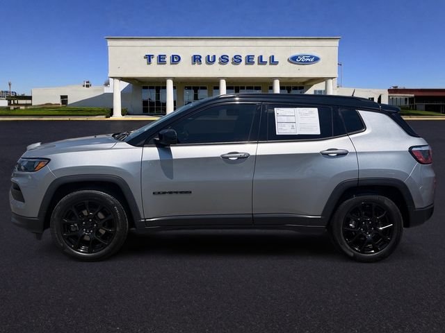 Certified Used 2022 Billet Silver Metallic Jeep Latitude image 7