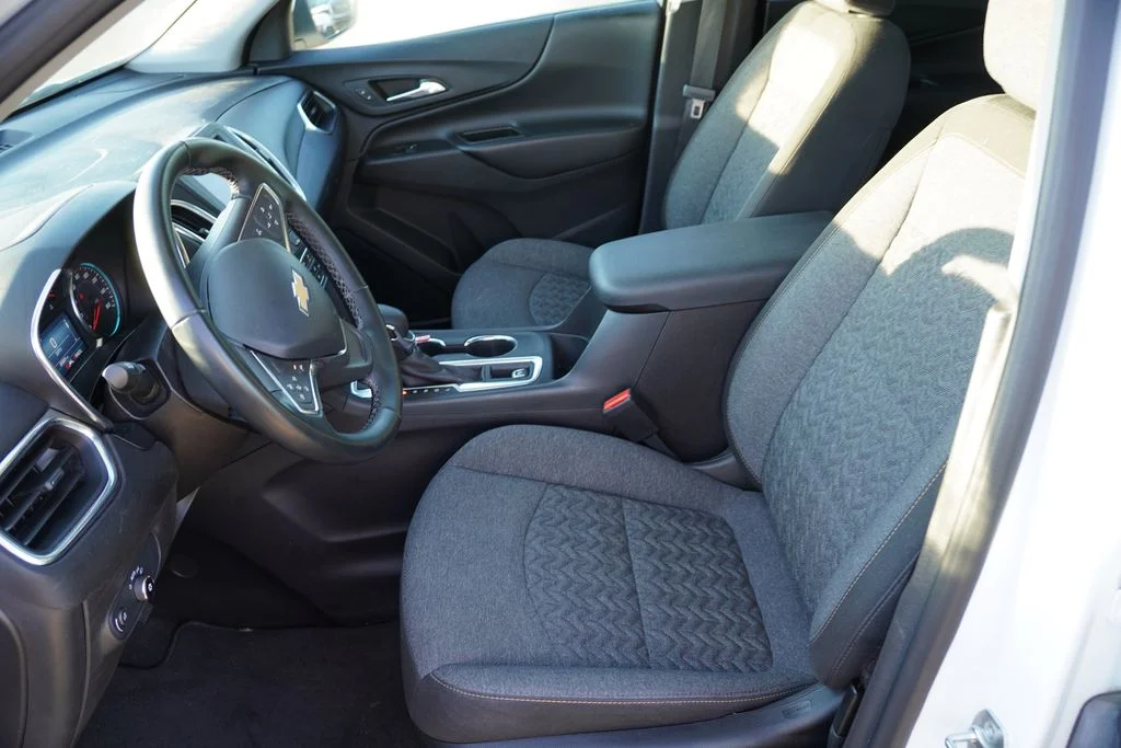 Used 2024 Summit White Chevrolet LT image 4