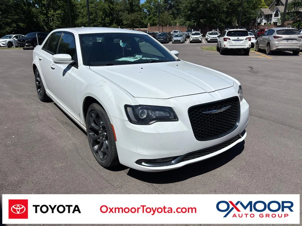2019 Chrysler 300 S's photo