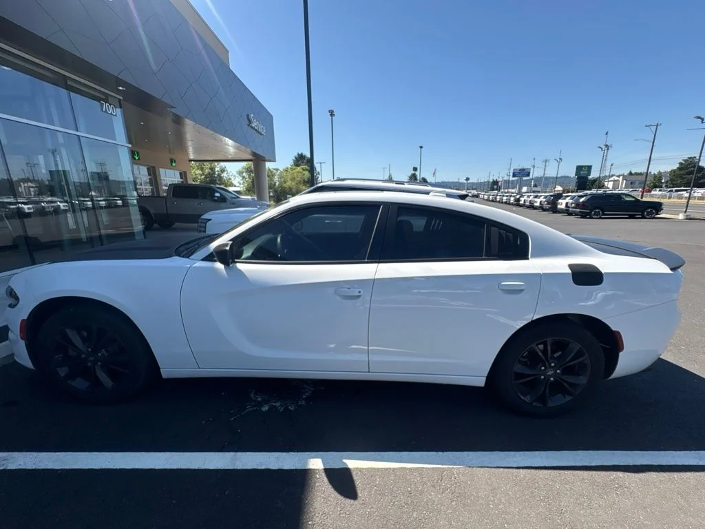 Used 2021 White Dodge SXT image 4