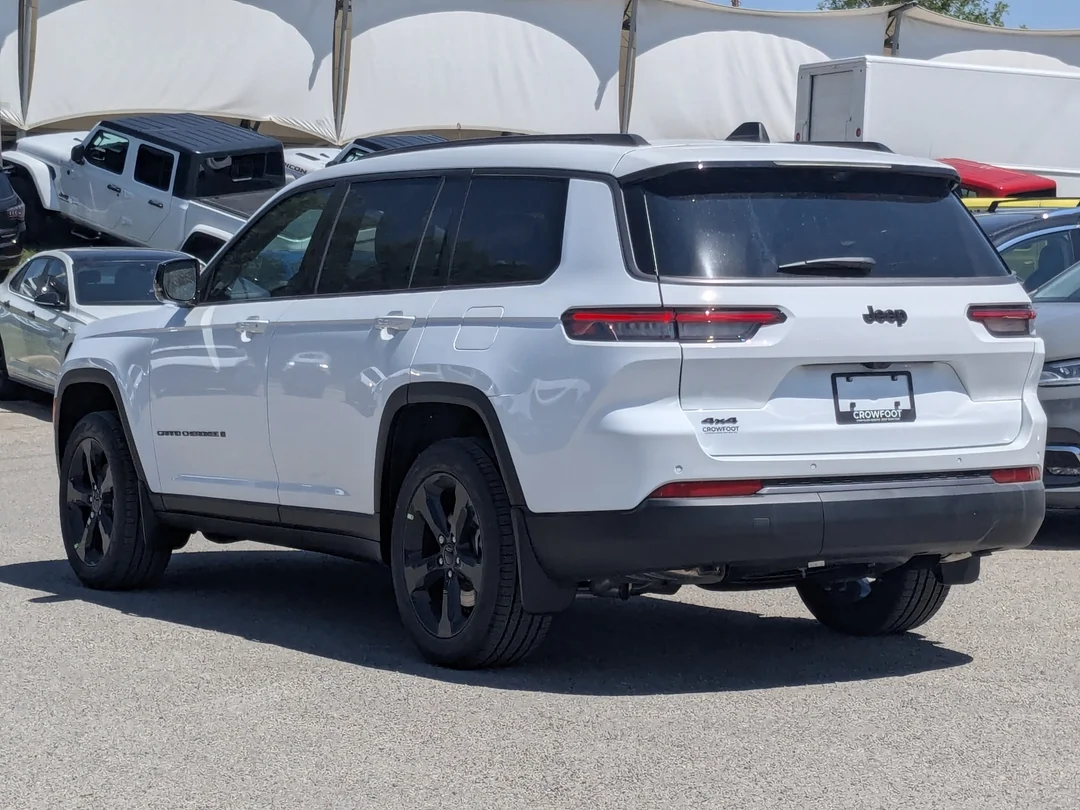 New 2026 White Jeep Limited - - 4x4 - Dual- Pane Panoramic Sunroof - Trailer Tow Pkg - 9 Spkr/Subwoofer & More! image 6
