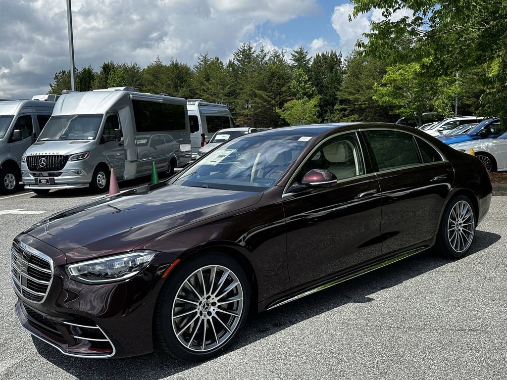 New 2026 MANUFAKTUR Rubellite Red Metallic Mercedes-Benz S 580 image 4