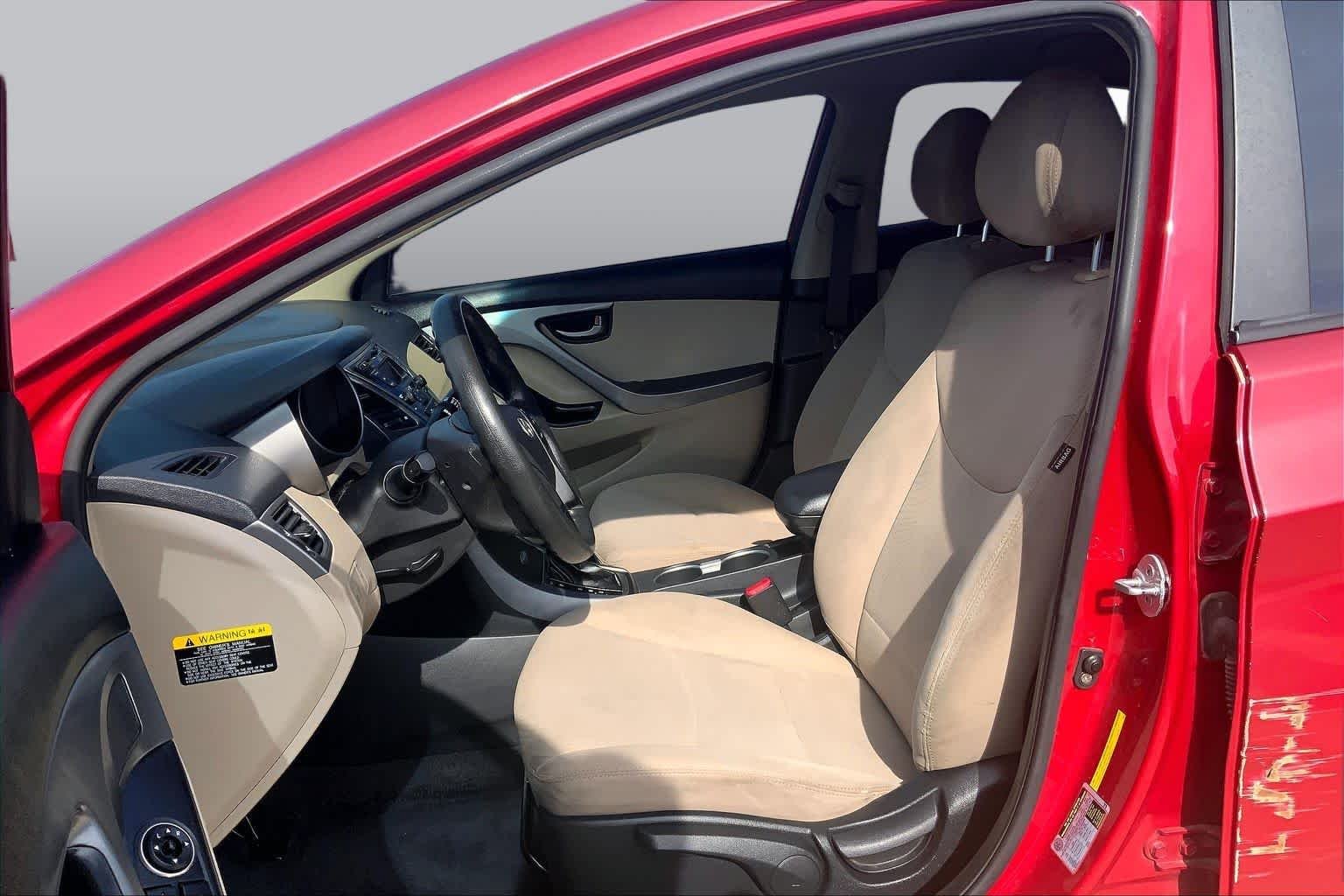 Pre-Owned 2014 Hyundai Elantra SE