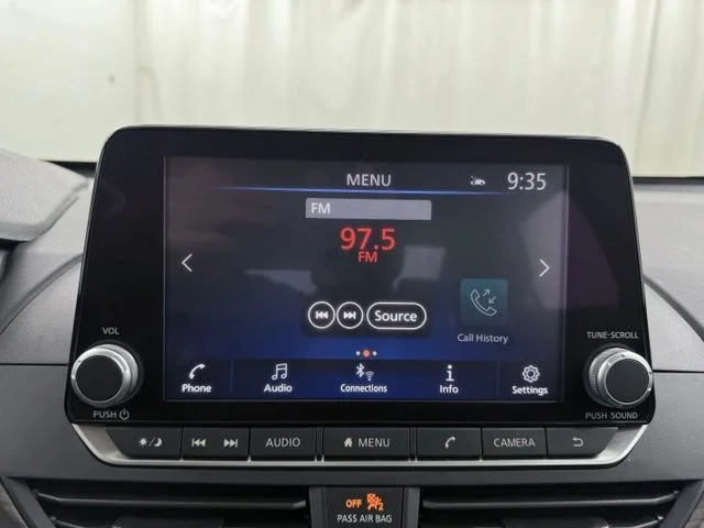 Used 2025 White Nissan 2.5 SV image 24