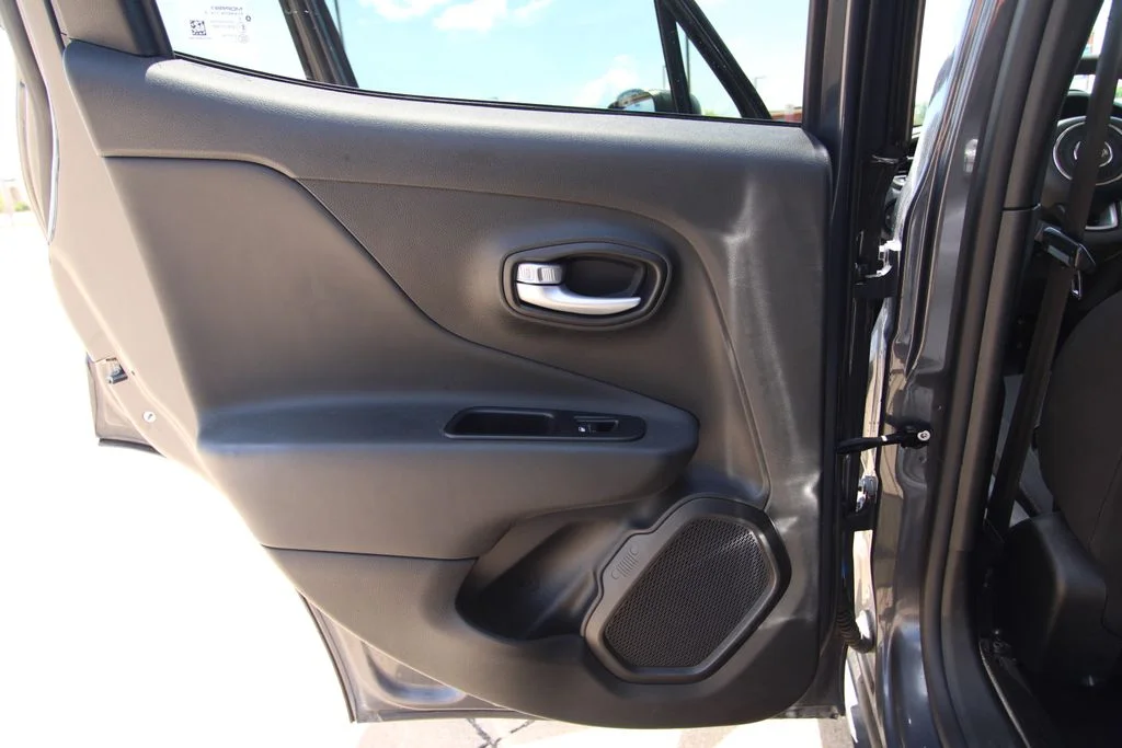 Used 2023 Gray Jeep Latitude image 40