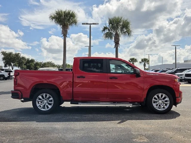 Used 2022 Red Chevrolet Custom image 7